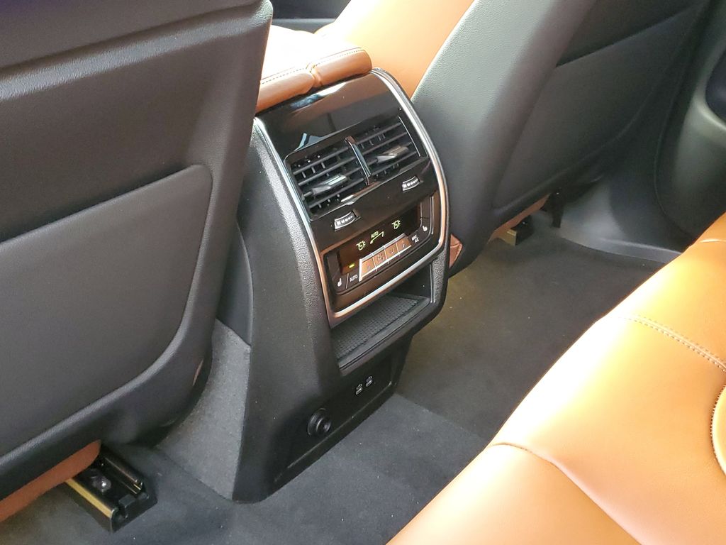 2026 BMW X5 M60i - Photo 26