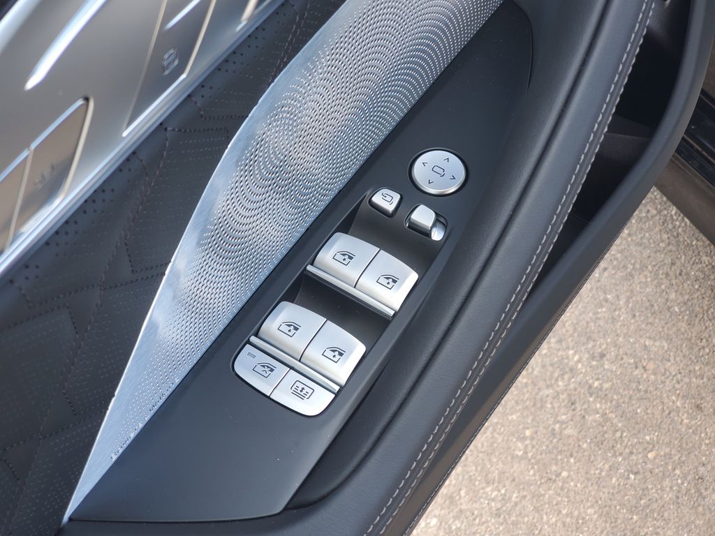 2026 BMW 8 Series M850i - Photo 6