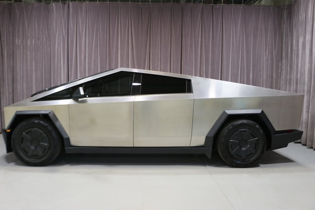 Used 2024 Tesla Cybertruck Base with VIN 7G2CEHED0RA051242 for sale in Farmington Hills, MI