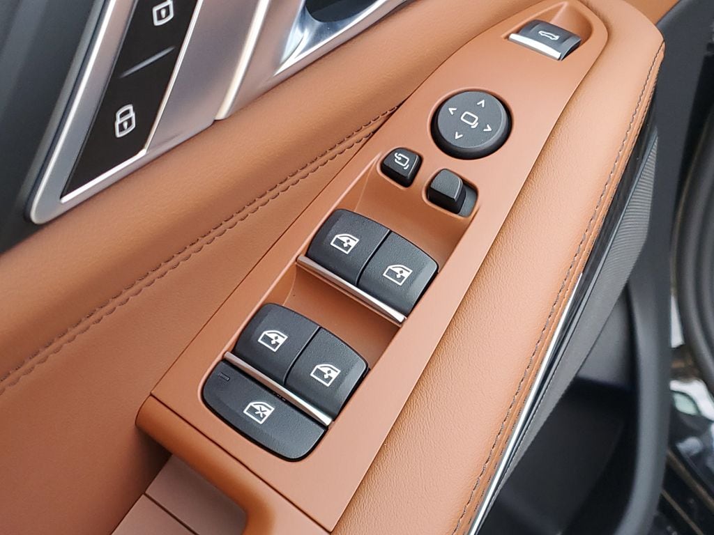 2026 BMW X5 M60i - Photo 6