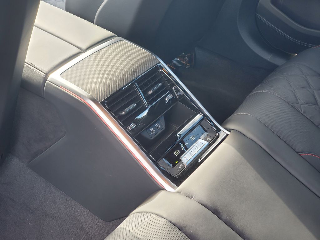 2026 BMW 8 Series M850i - Photo 26