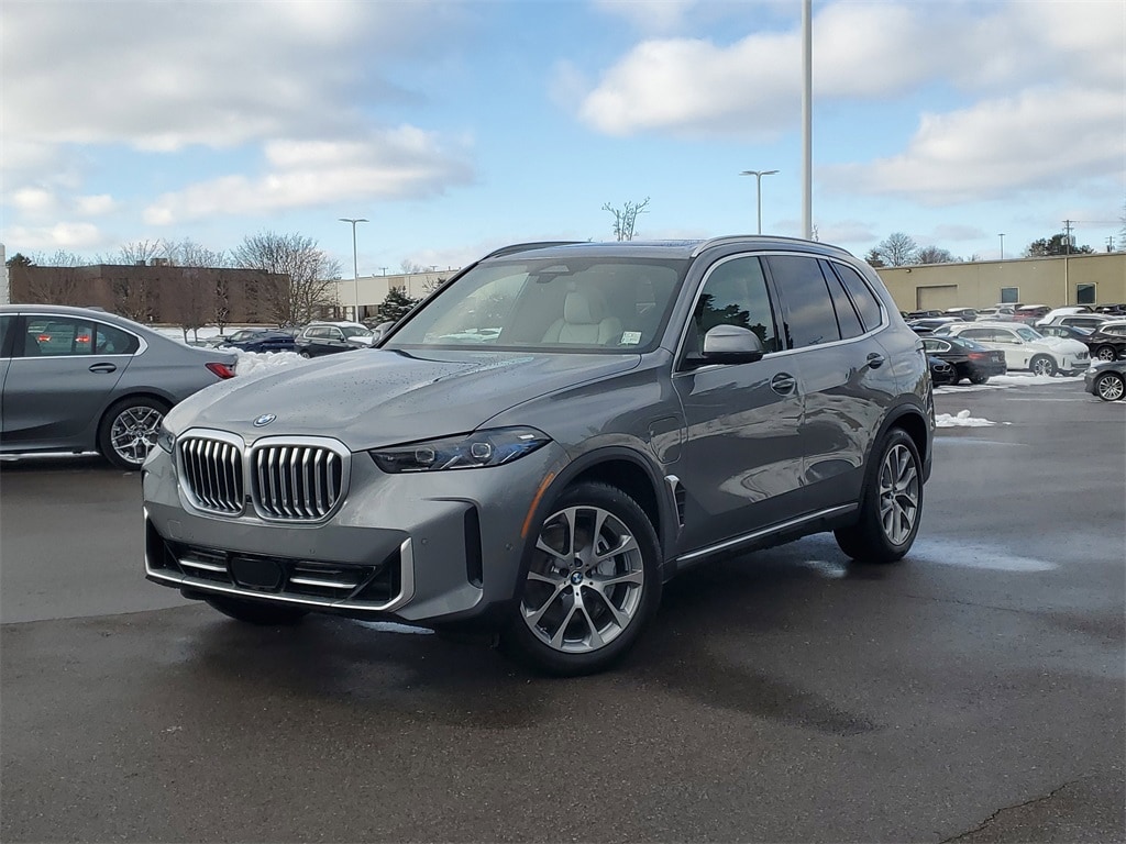 2026 BMW X5 50e's photo