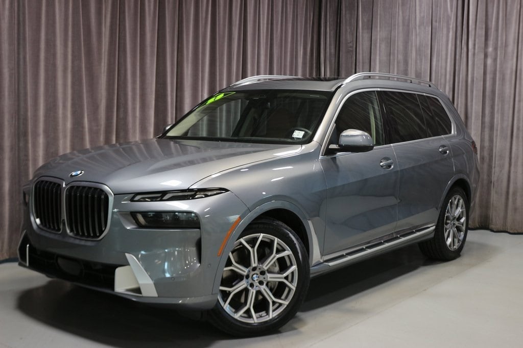 2023 BMW X7 40i's photo