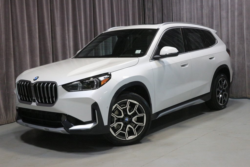 2025 BMW X1 28i's photo