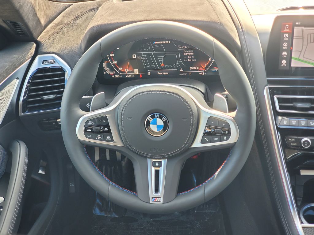 2026 BMW 8 Series M850i - Photo 24