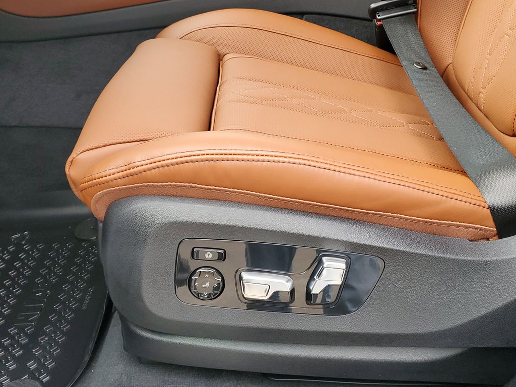 2026 BMW X5 M60i - Photo 9