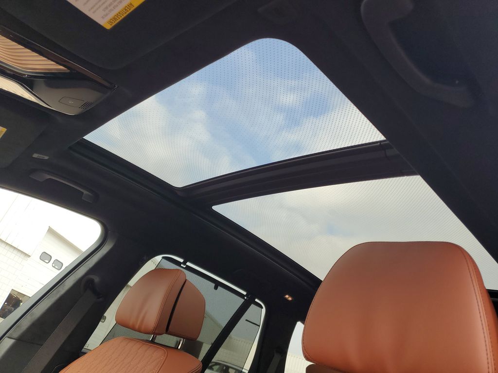 2026 BMW X5 M60i - Photo 8