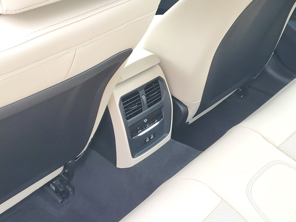 2026 BMW 3 Series 330i - Photo 24