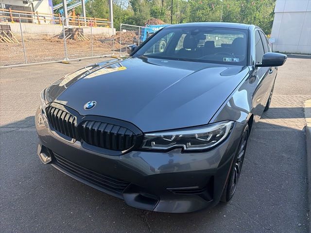 2020 BMW 3 Series 330i xDrive Sedan's photo