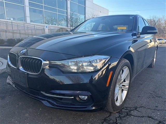 2017 BMW 3 Series 330i's photo