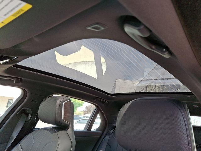 2025 BMW 7 Series 760i - Photo 10