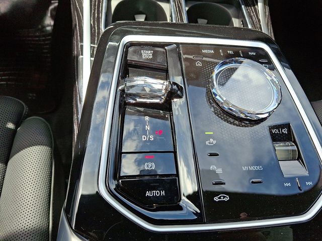 2025 BMW 7 Series 760i - Photo 11