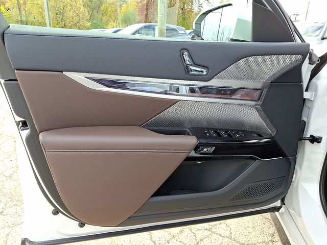 2026 BMW 7 Series 740i - Photo 8