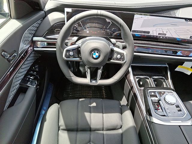 2025 BMW 7 Series 760i - Photo 7