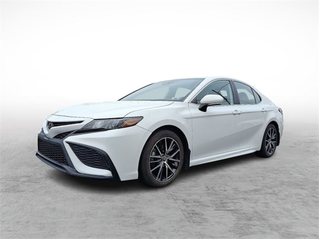 Used 2022 Toyota Camry SE Sedan