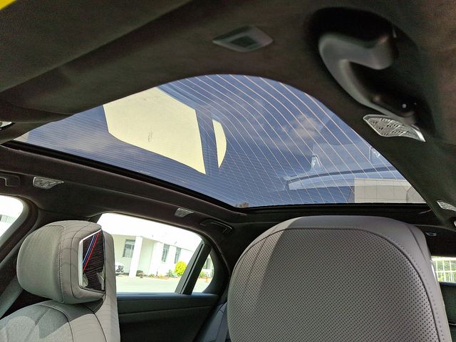 2025 BMW 7 Series 760i - Photo 10