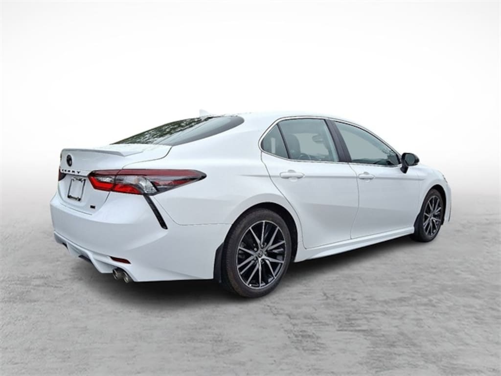 Used 2022 Toyota Camry SE Sedan