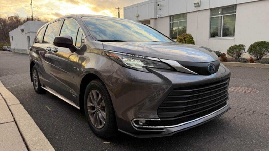 Used 2021 Toyota Sienna XLE 7 Passenger Van