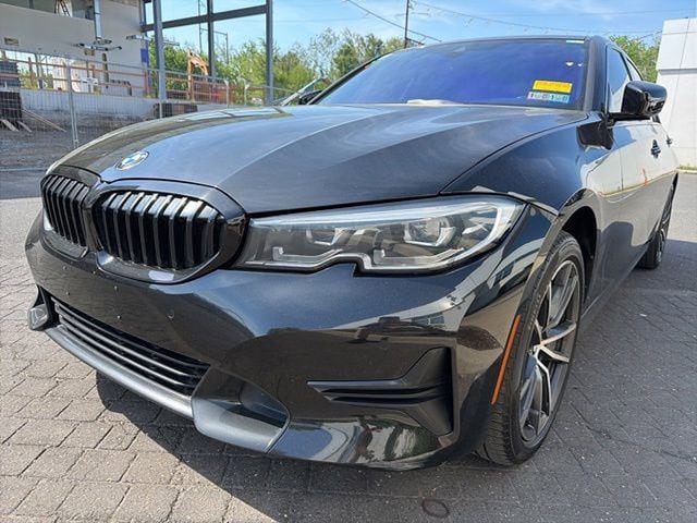 2022 BMW 3 Series 330i xDrive Sedan's photo