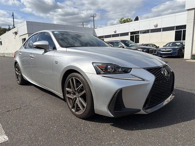 2019 Lexus IS 300 photo 3