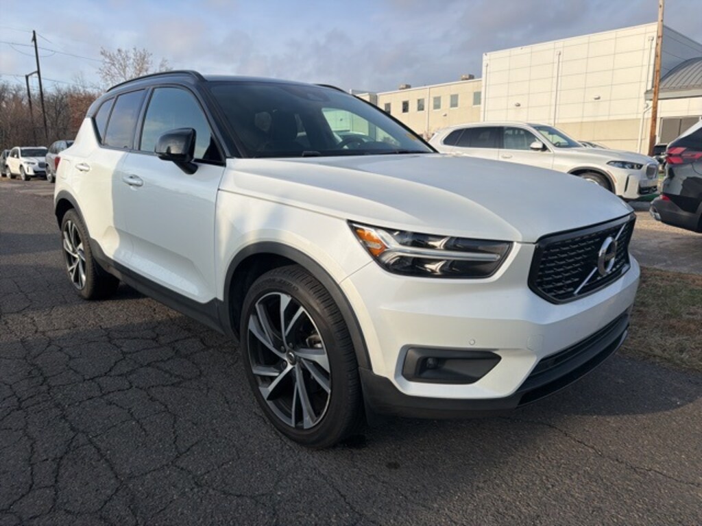 Used 2020 Volvo XC40 T5 R-Design SUV