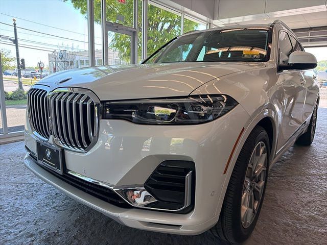 2020 BMW X7 xDrive40i's photo