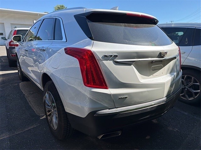 2017 Cadillac XT5 Luxury photo 2