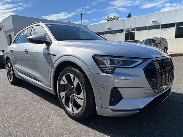 2022 Audi e-tron Premium photo 3