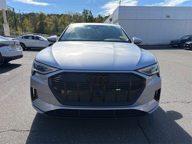 2022 Audi e-tron Premium photo 2