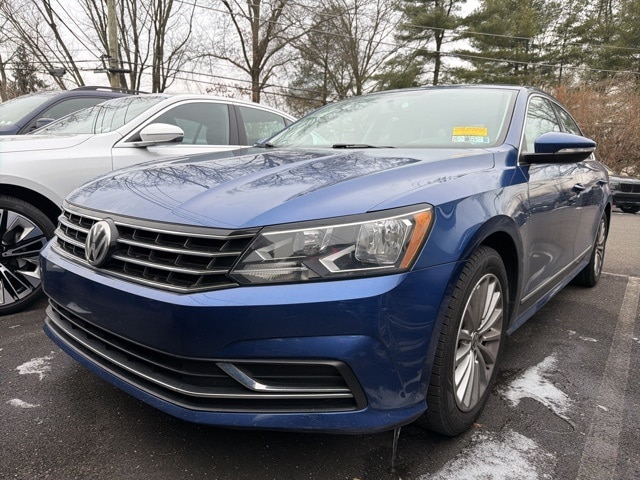 2016 Volkswagen Passat SE's photo