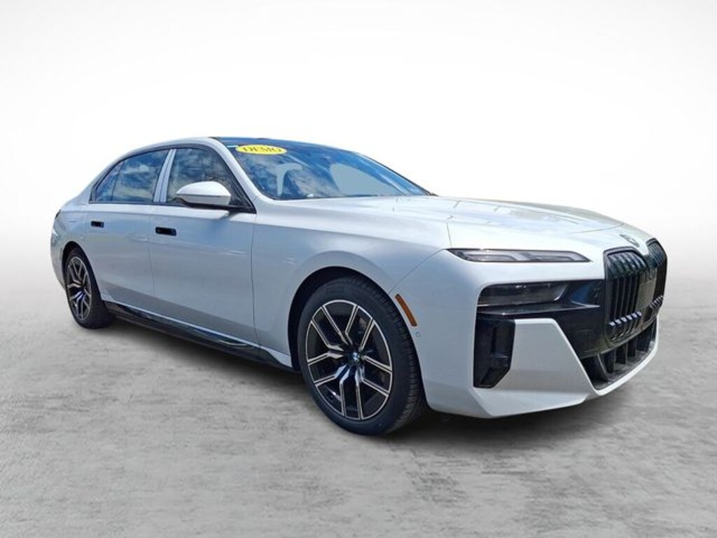 New 2026 BMW 750e xDrive Sedan