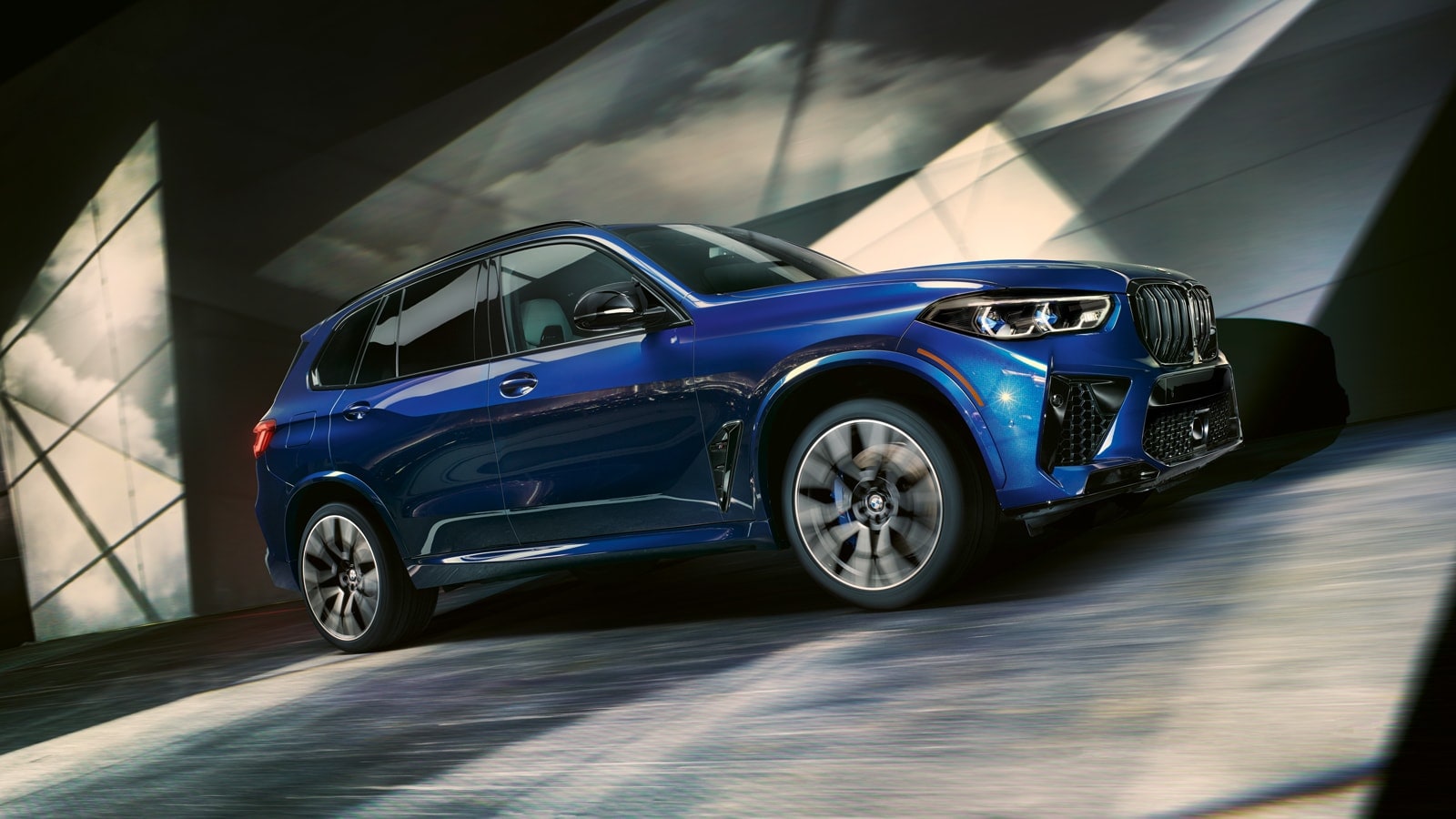 BMW-MY23-X5M-Gallery-06.png