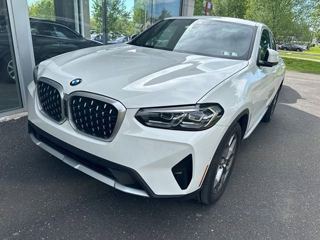 2023 BMW X4 xDrive30i's photo
