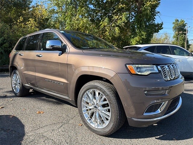 2017 Jeep Grand Cherokee Summit photo 3