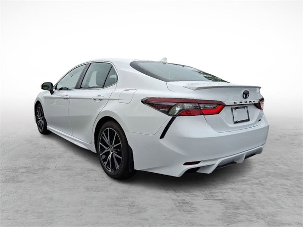 Used 2022 Toyota Camry SE Sedan