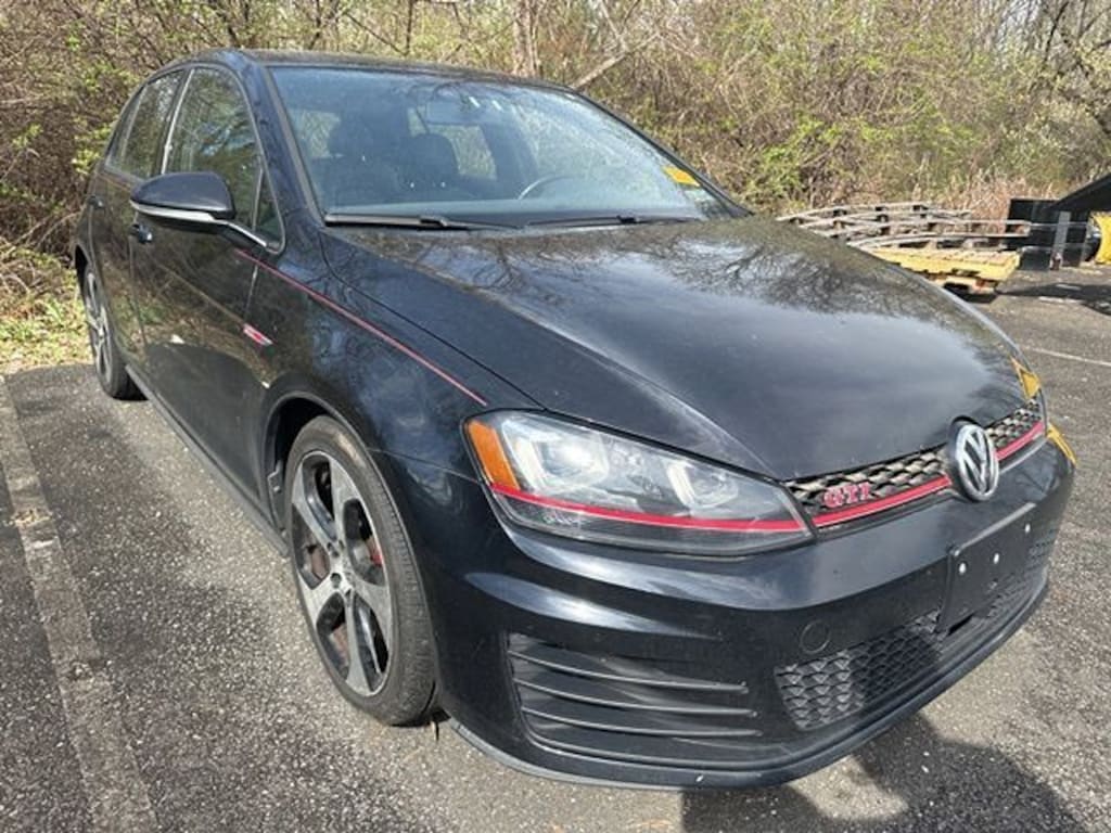 Used 2017 Volkswagen Golf GTI SE 4-Door Hatchback