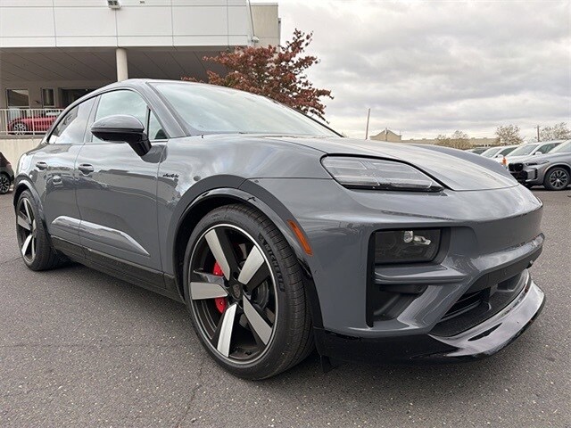 2025 Porsche Macan Electric Turbo photo 3