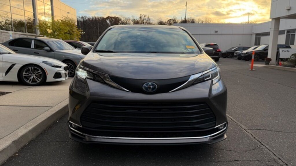 Used 2021 Toyota Sienna XLE 7 Passenger Van