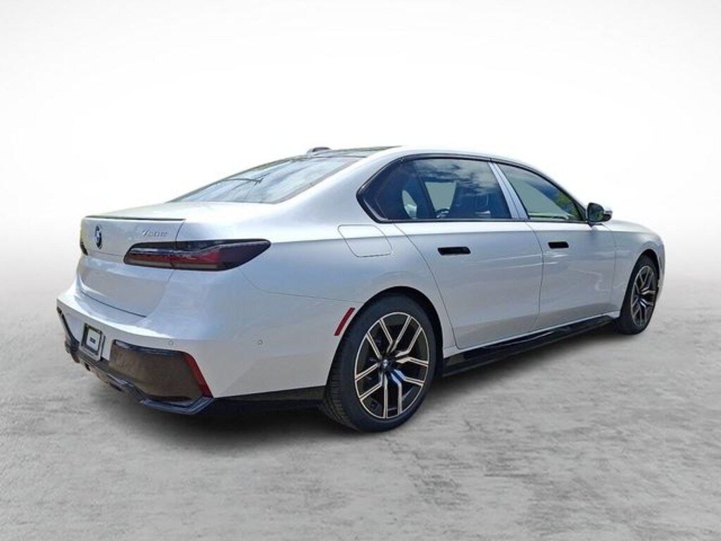 New 2026 BMW 750e xDrive Sedan