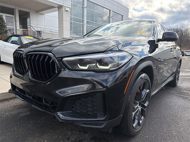 2022 BMW X6 40i's photo