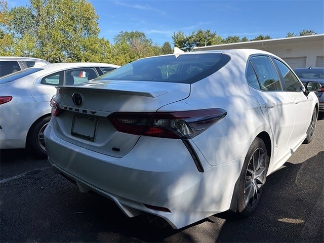 2022 Toyota Camry SE photo 4