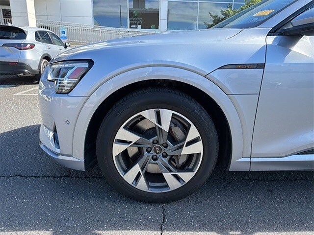 2022 Audi e-tron Premium photo 4