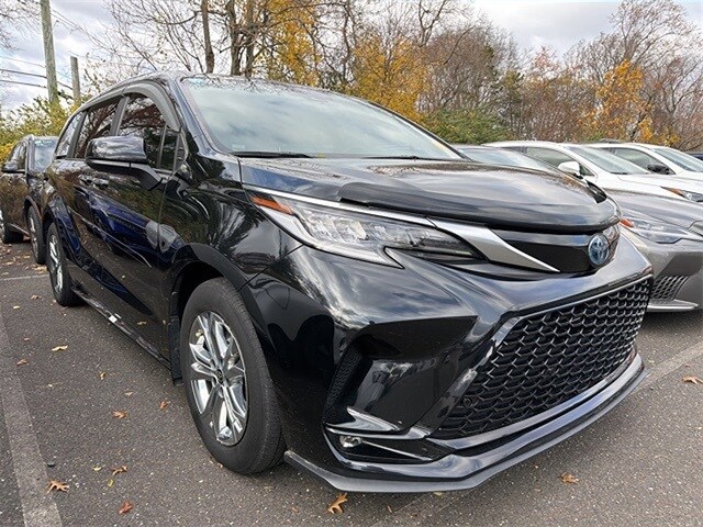 2022 Toyota Sienna XSE photo 3