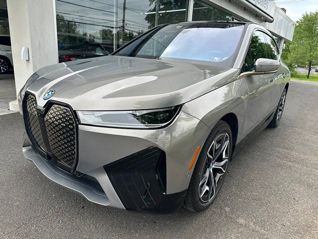 2024 BMW iX xDrive50's photo