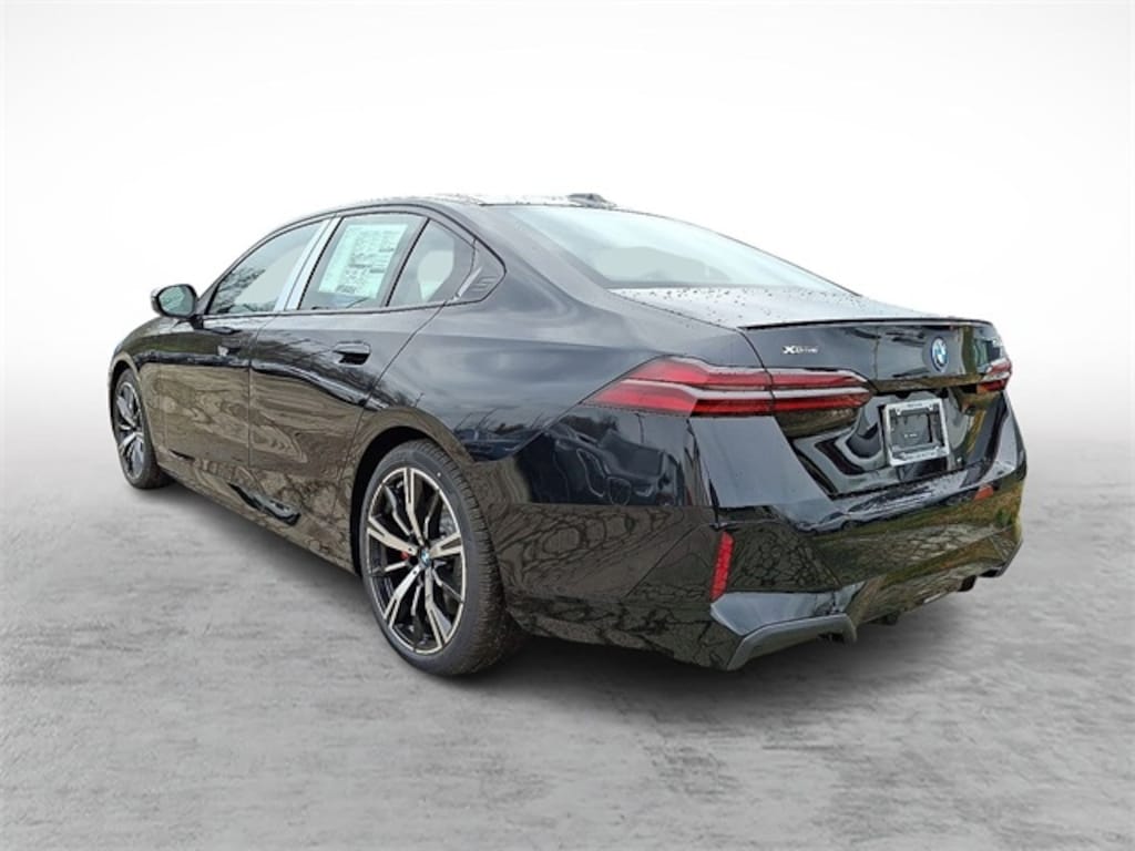 New 2026 BMW 550e xDrive Sedan