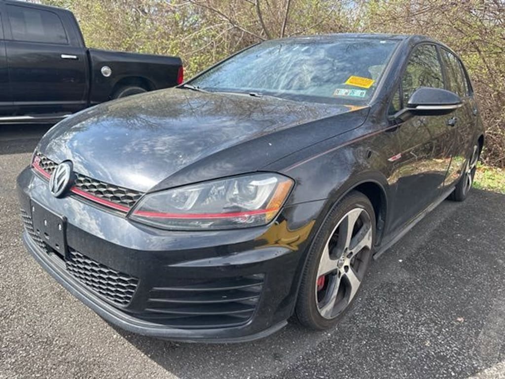 Used 2017 Volkswagen Golf GTI SE 4-Door Hatchback