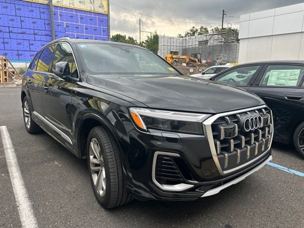 Used 2025 Audi Q7 55 Premium SUV