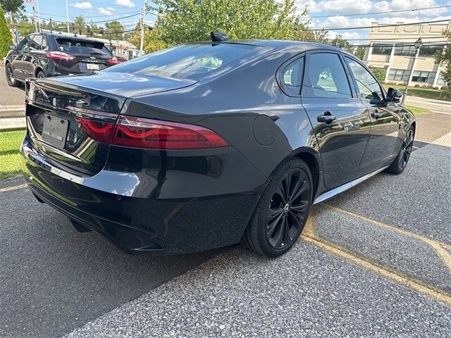2024 Jaguar XF P300 R-Dynamic SE photo 4