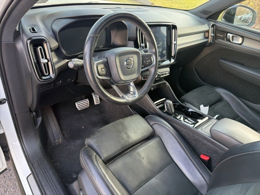 Used 2020 Volvo XC40 T5 R-Design SUV