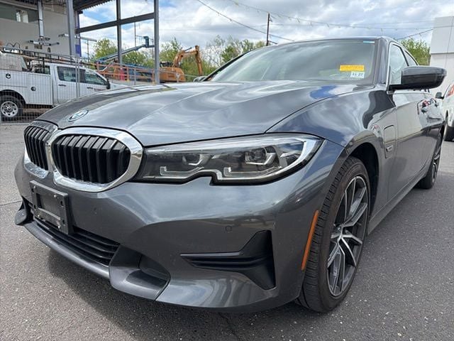 2022 BMW 3 Series 330e xDrive Sedan's photo